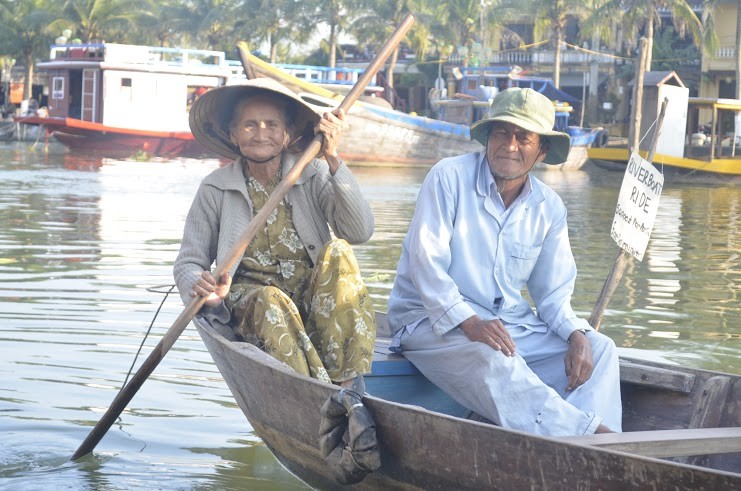 “Nguoi mau” U70 noi tieng pho co Hoi An-Hinh-2